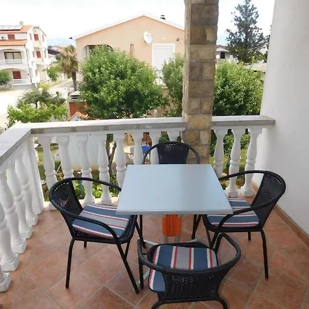 In Privlaka Mit Terrasse *